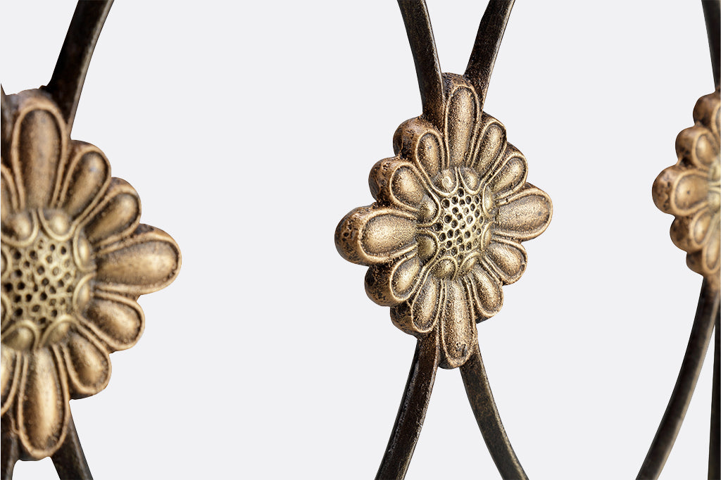Detailed view of metal florets