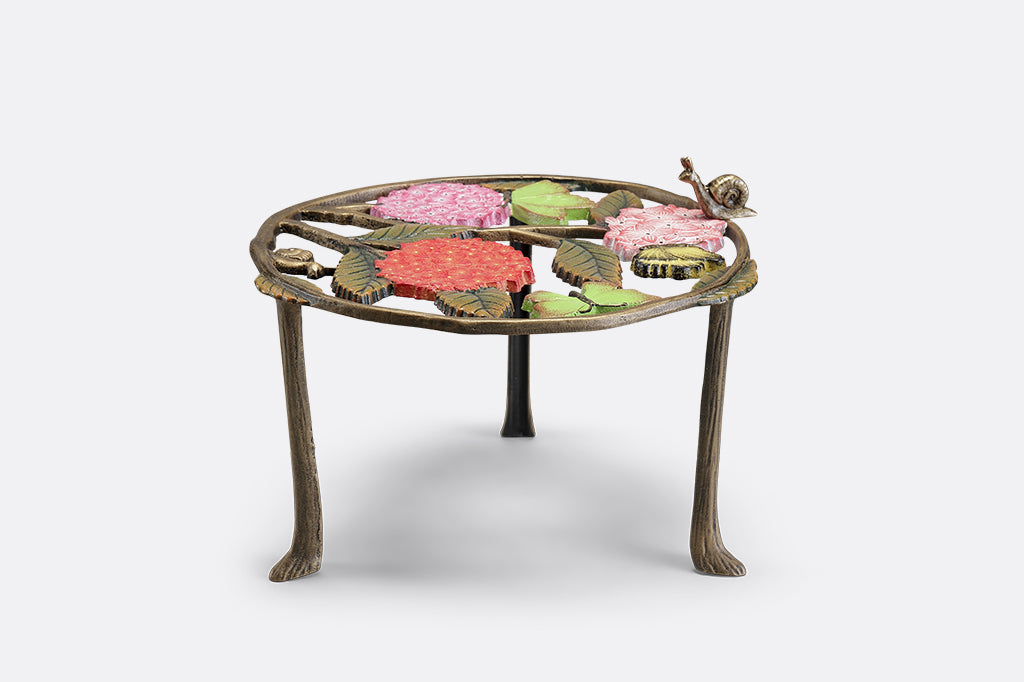 A set of 2 plant stands featuring details of pink hydrangeas, leaves, snails, and butterflies.