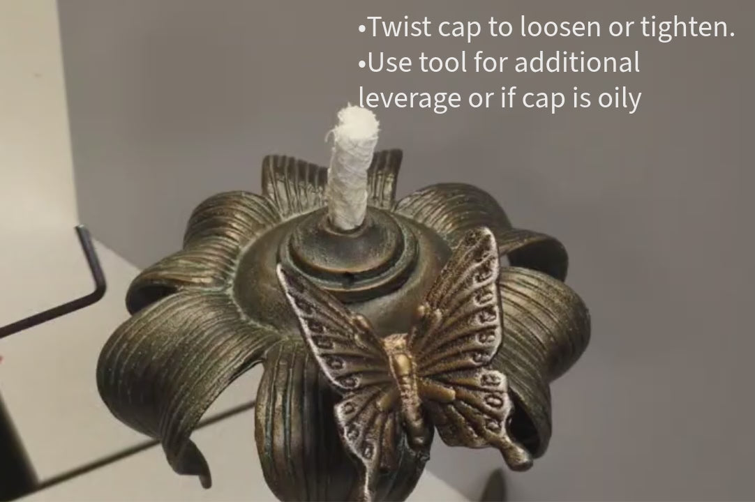 Video showing how to remove the cap from the Gardener's Delights oil torch