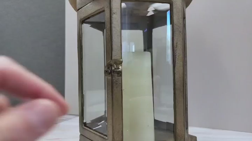 Video of hand opening lantern door latch