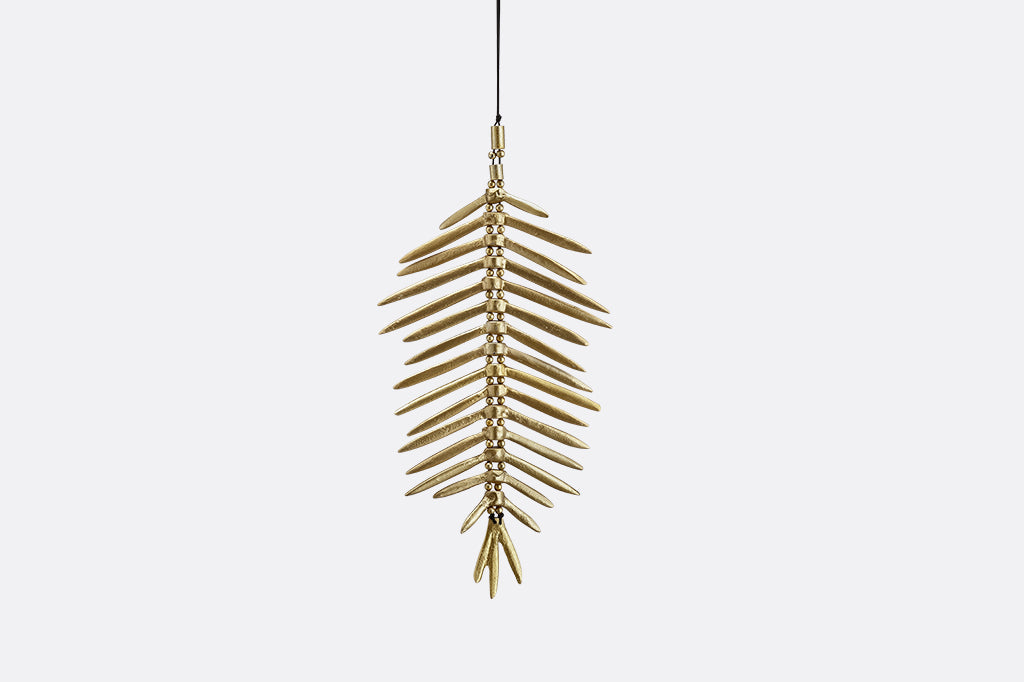 Metal wind art in shape of leaf small size