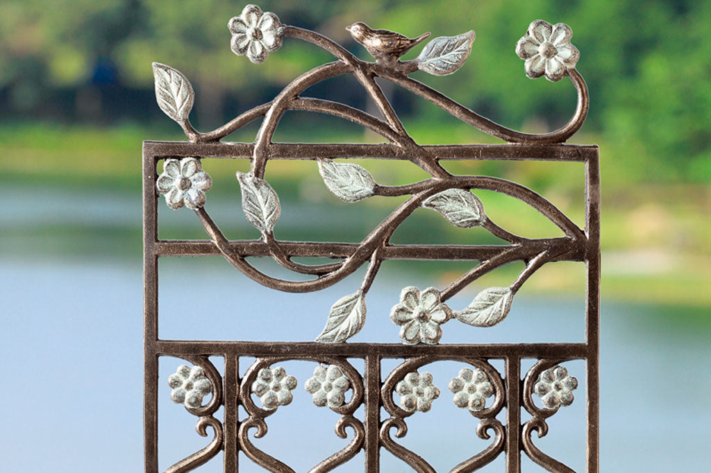 Brindille Trellis features a bird perched among blossoms, shown in front of a lake