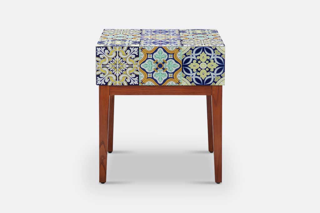 accent table with white and blue tiled table