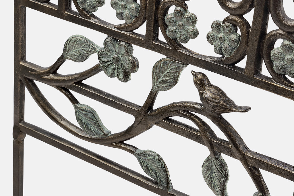 closeup of the Brindille Trellis finishes of bronze and verdi
