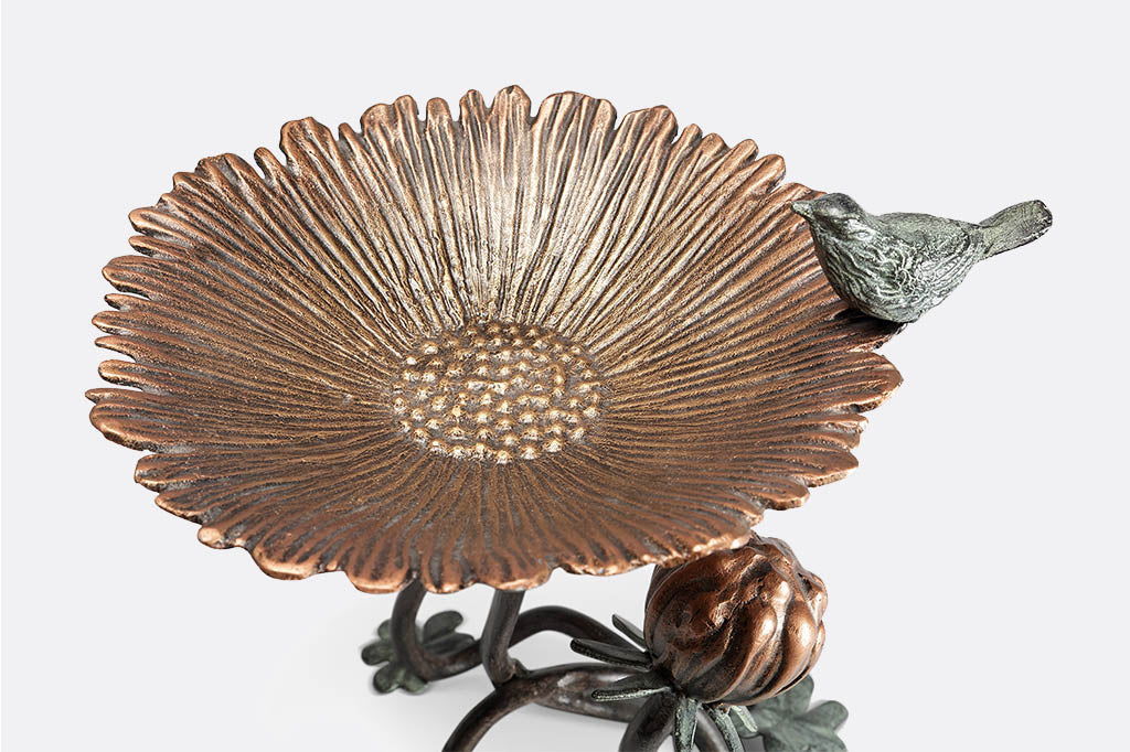 top view of blossom shaped bird feeder and verdi bird accent