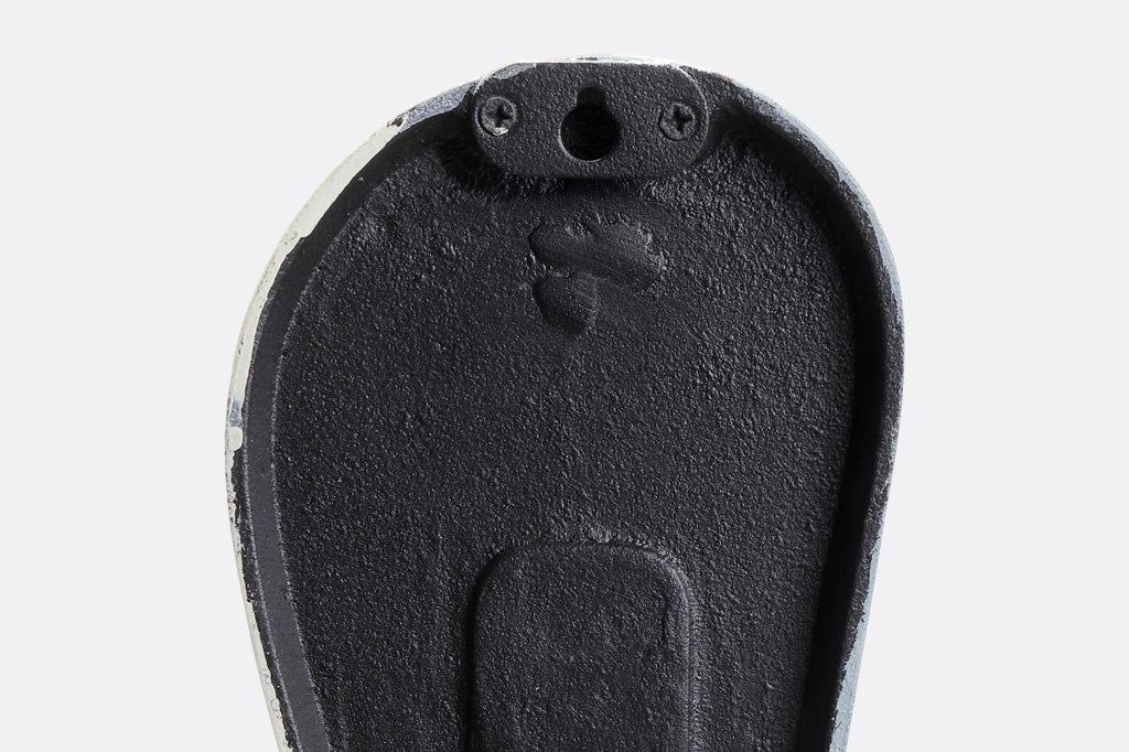 back view of flip flop thermometer with hanging bracket