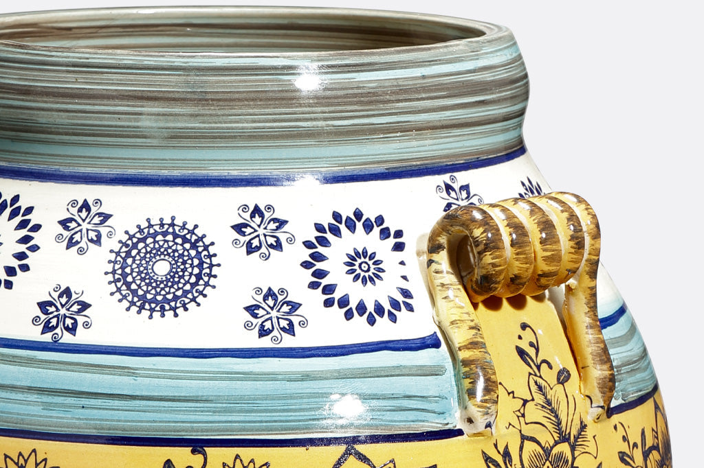 Detailing of pot handle with light blue and dark blue floral print