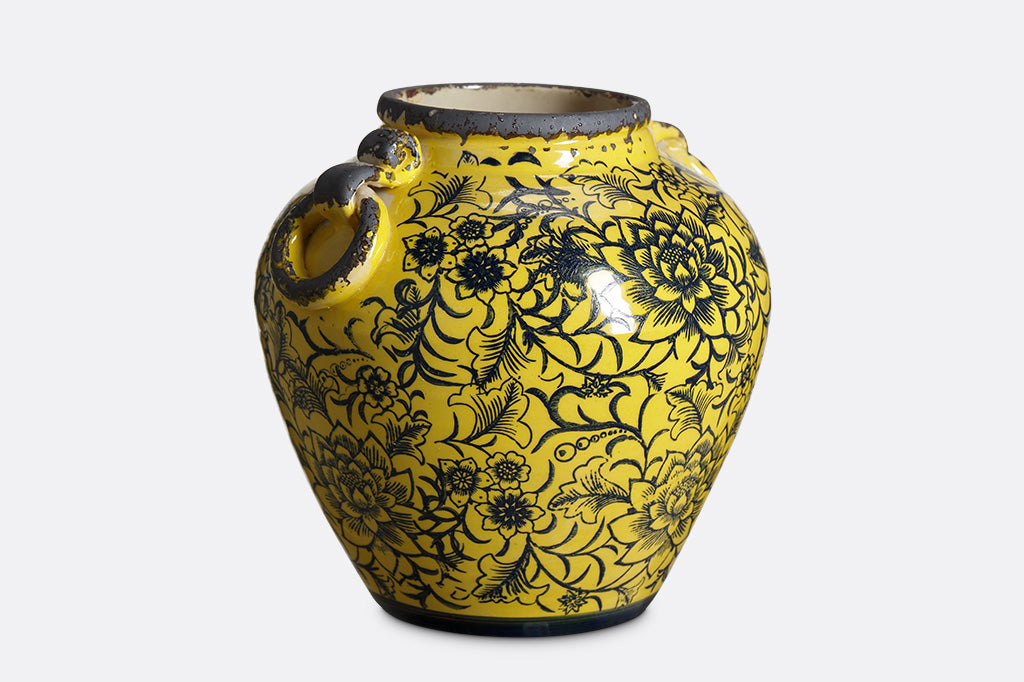 Pera Pot has grey rim and faux ring handles in a rustic finish