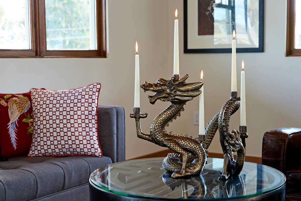 Candelabro cónico con forma de dragón Ming