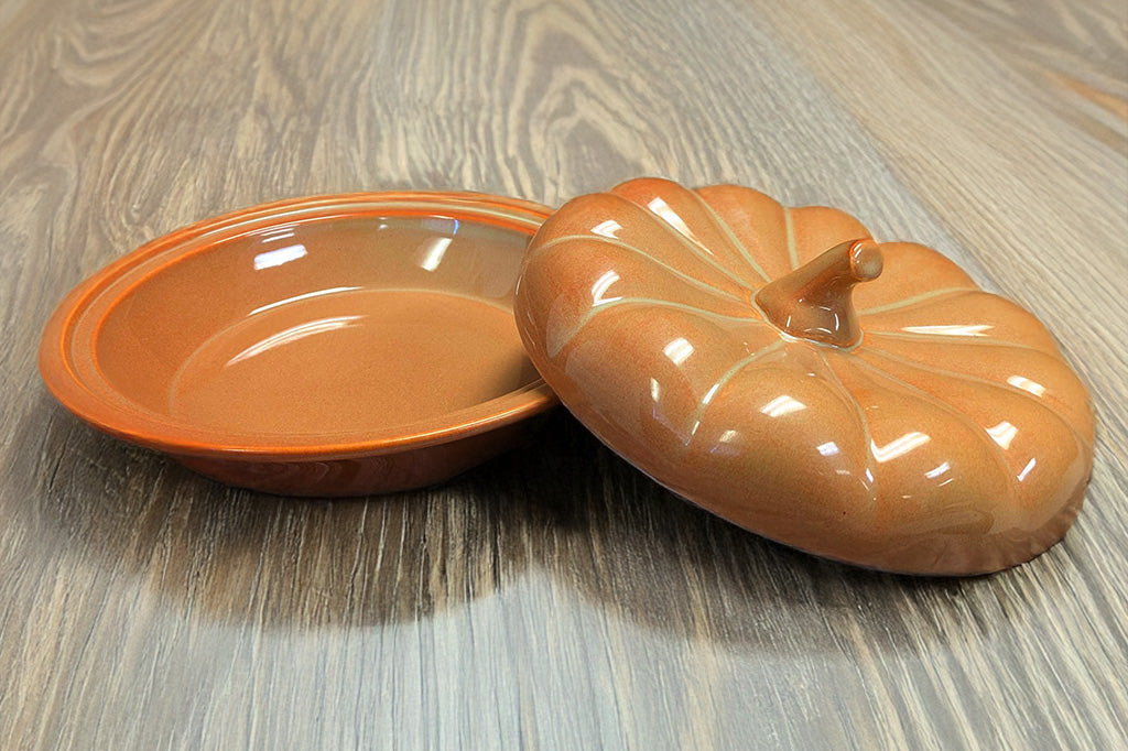 Ceramic pumpkin-shaped dish with lid