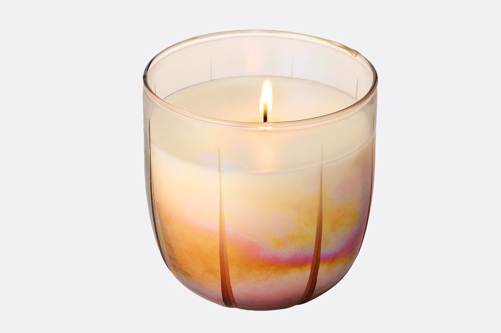 Glass candle with a multicolored irridescent golden tones