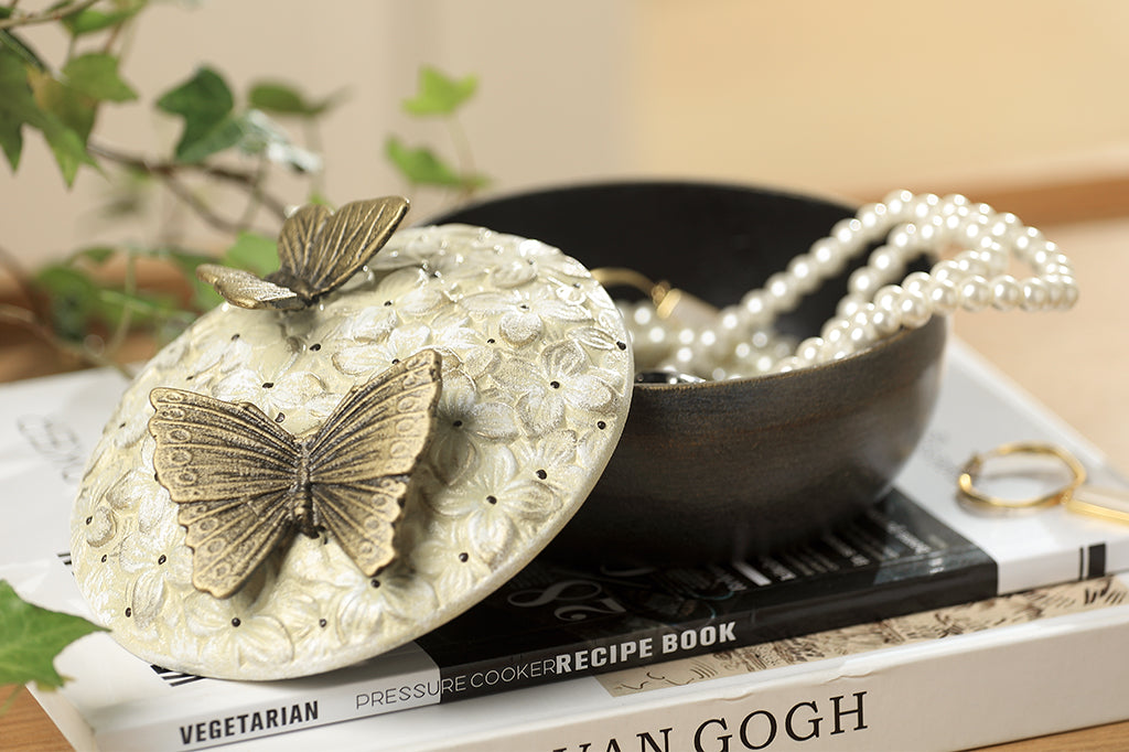 opened hydrangea box with removable lid 