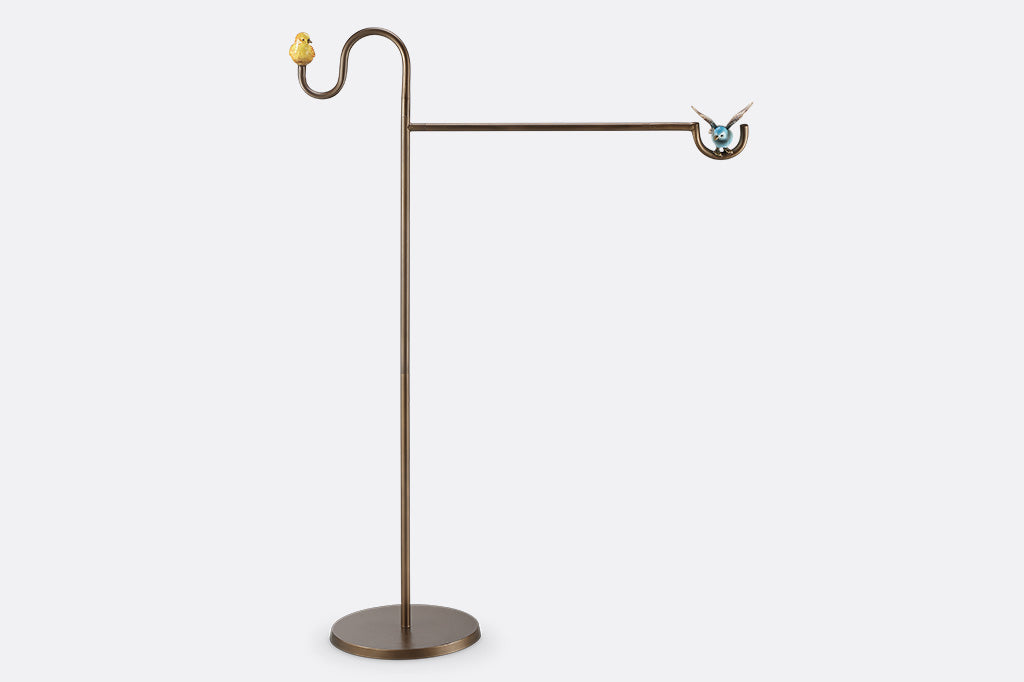 A flag stand with two birds 