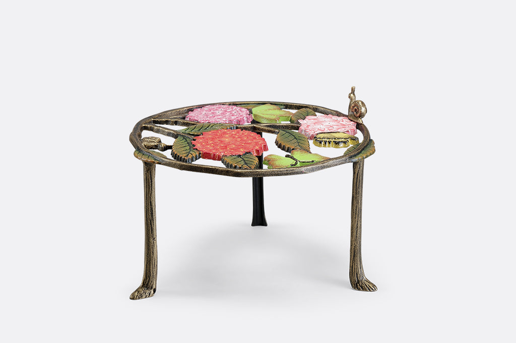 A set of 2 plant stands featuring details of pink hydrangeas, leaves, snails, and butterflies.