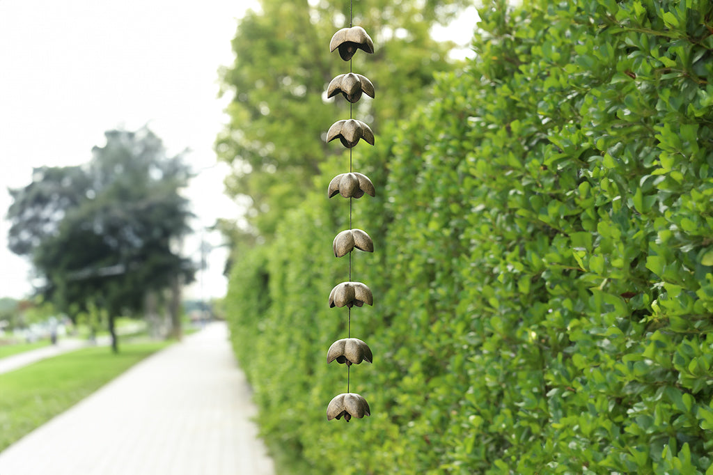 chain of floral motif upside down blossoms shown outside