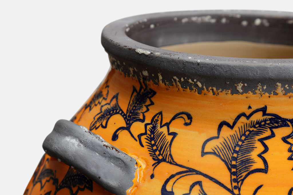 Close-up of rim and handle of Cachi Jar