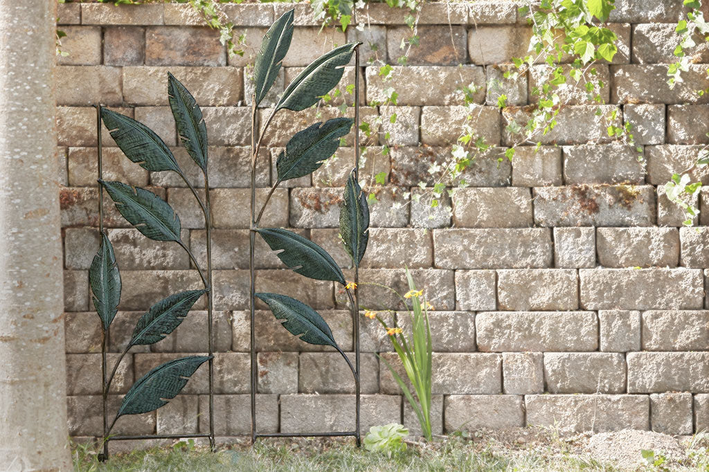 Sombra Tall and Short Trellis displayed along a retaining wall